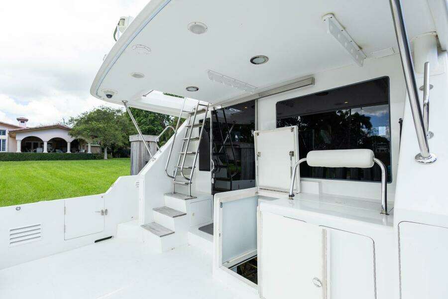 2005 Ocean Alexander Raised Pilothouse Flybridge Sedan
