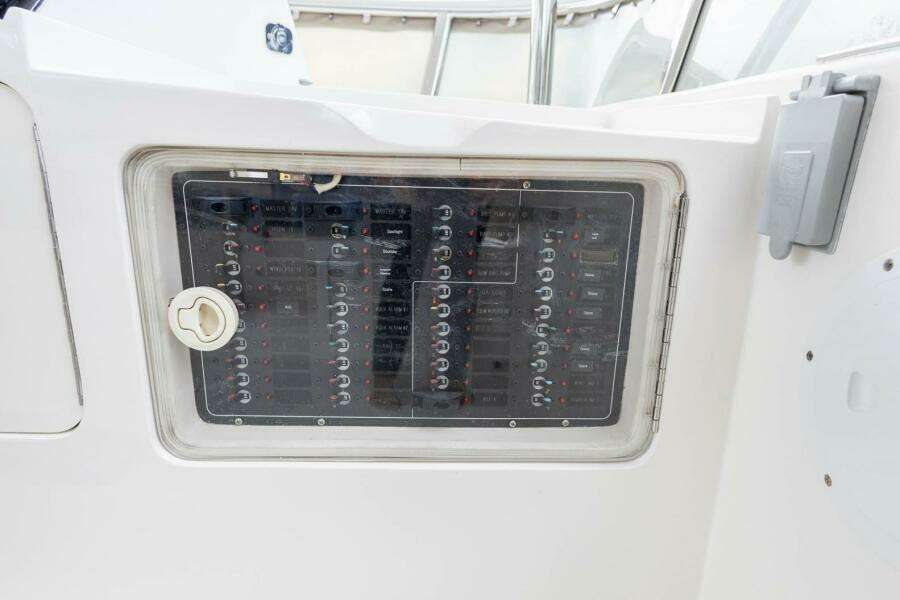 2005 Ocean Alexander Raised Pilothouse Flybridge Sedan