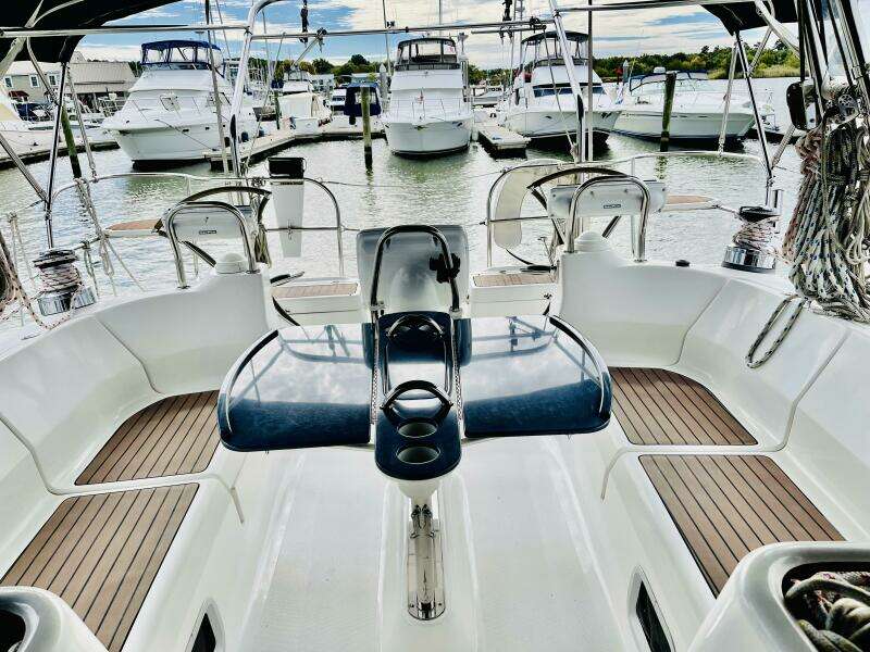 2007 Hunter 49