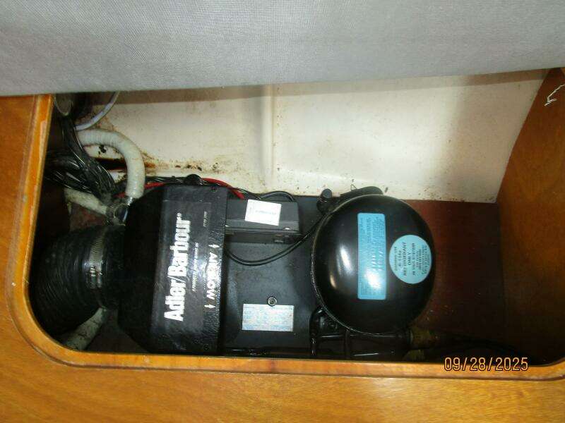 38' Beneteau refrigeration system