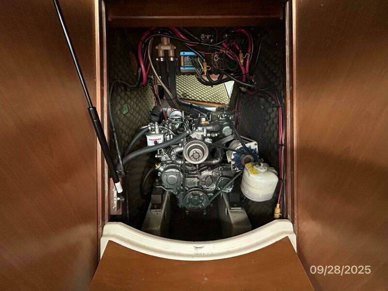 38' Beneteau auxiliary access1