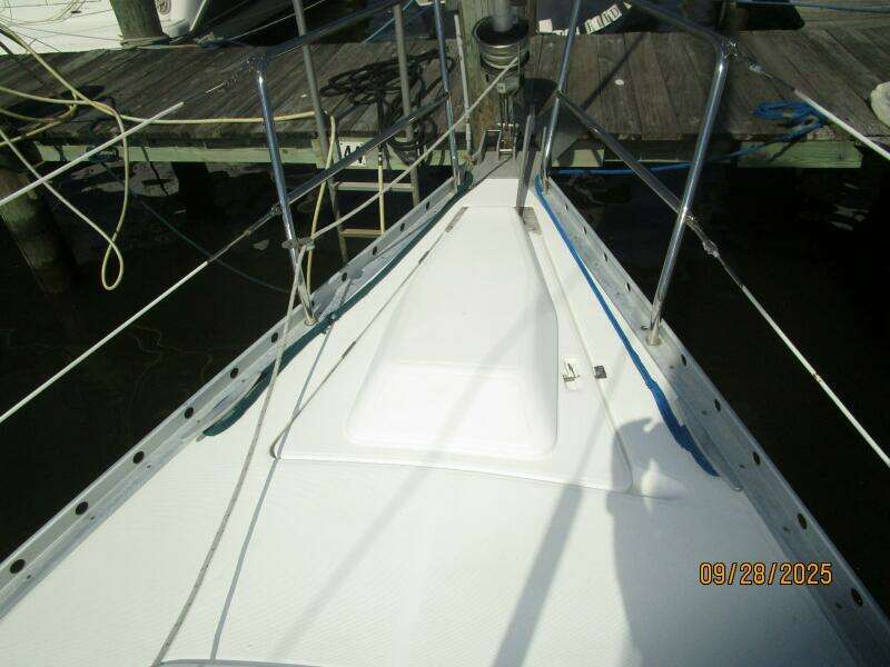 38' Beneteau anchor windlass2
