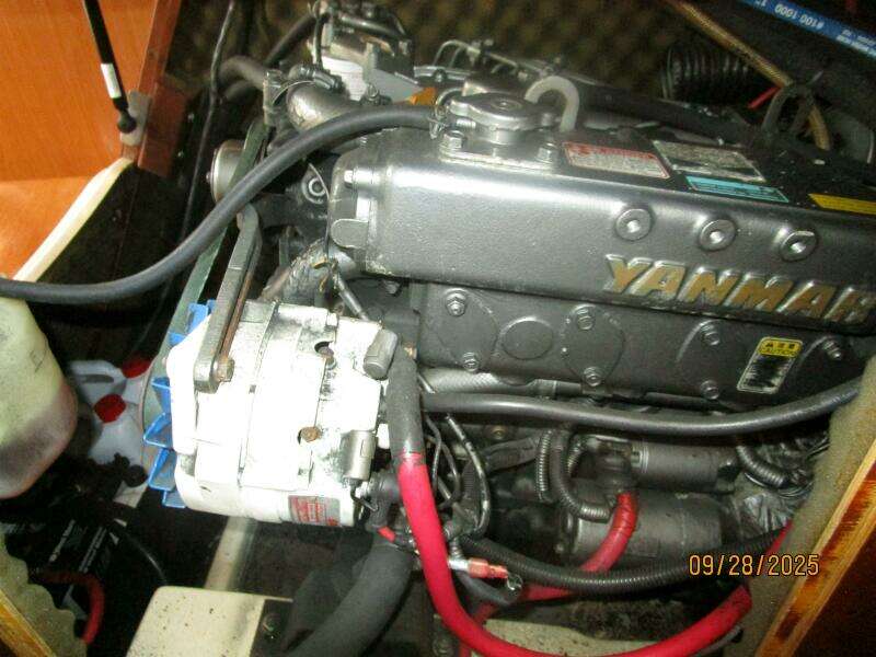 38' Beneteau auxiliary1