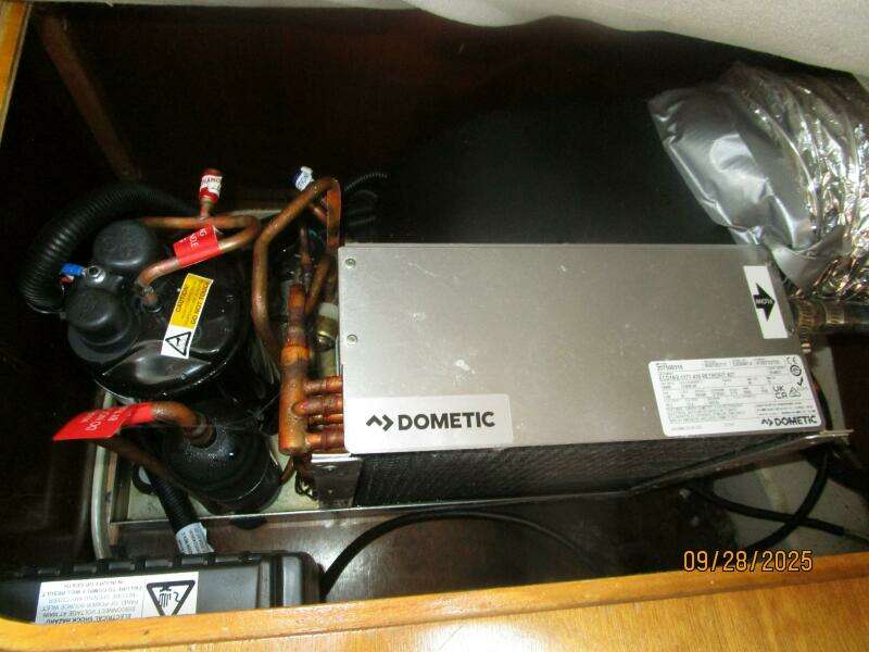 38' Beneteau air conditioning system