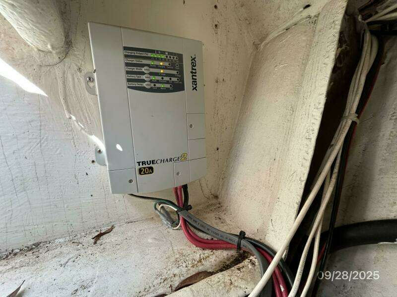 38' Beneteau battery charger