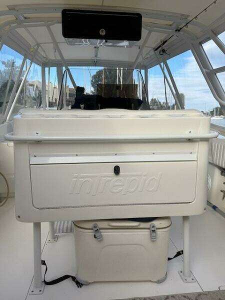 2000 Intrepid 356 Cuddy