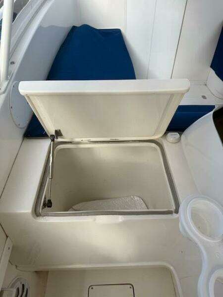 2000 Intrepid 356 Cuddy