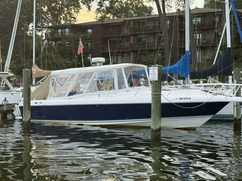 2000 Intrepid 356 Cuddy