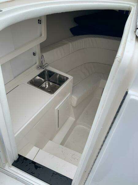 2000 Intrepid 356 Cuddy