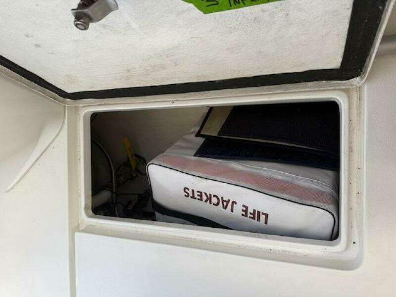 2000 Intrepid 356 Cuddy