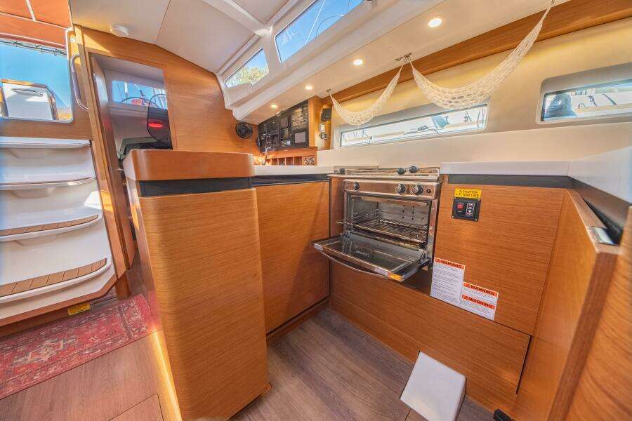 2022 Jeanneau Sun Odyssey 440