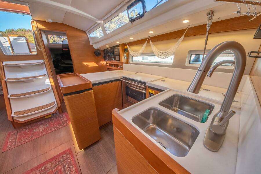 2022 Jeanneau Sun Odyssey 440