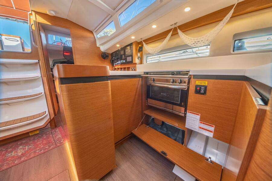 2022 Jeanneau Sun Odyssey 440