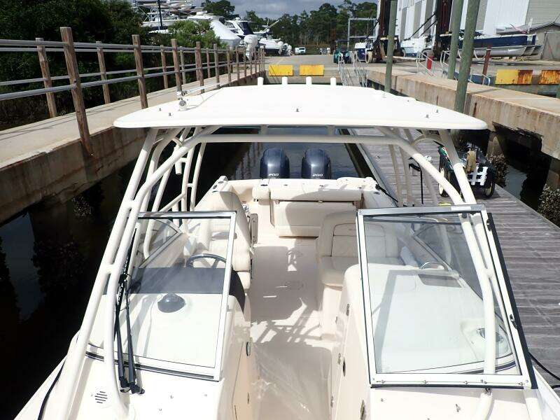 2021 Grady-White 275