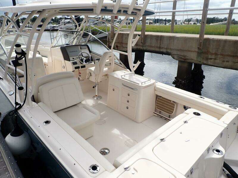 2021 Grady-White 275