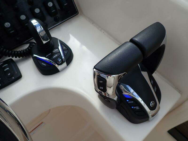 2021 Grady-White 275