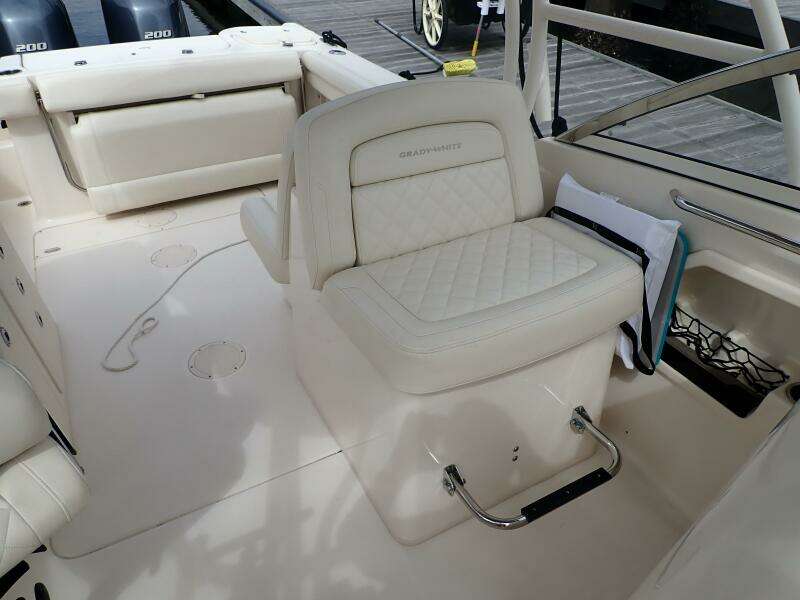 2021 Grady-White 275