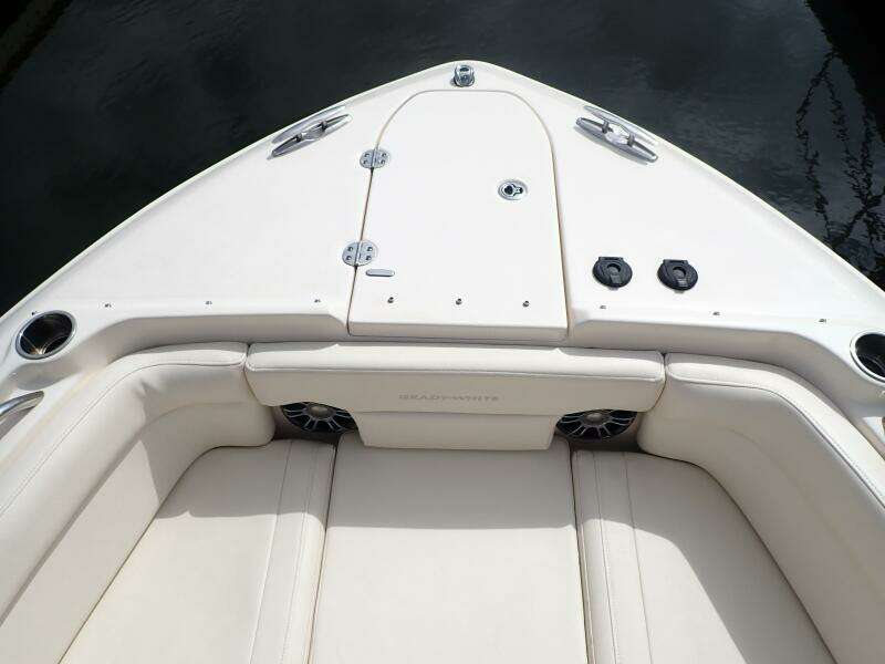 2021 Grady-White 275