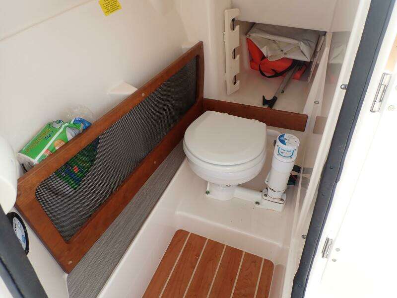 2021 Grady-White 275