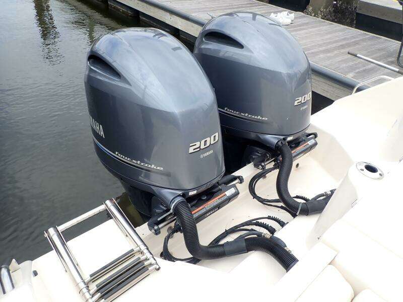 2021 Grady-White 275