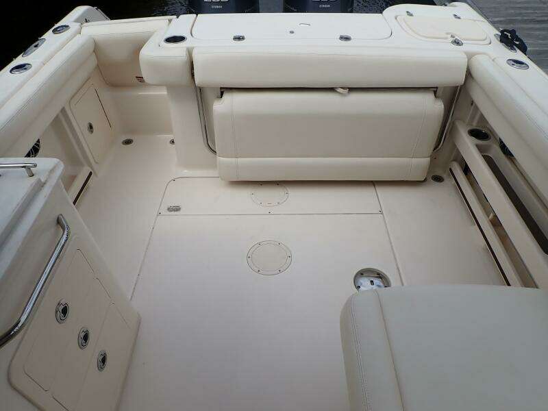 2021 Grady-White 275