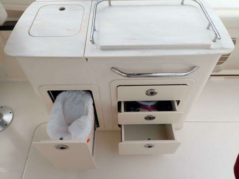 2021 Grady-White 275