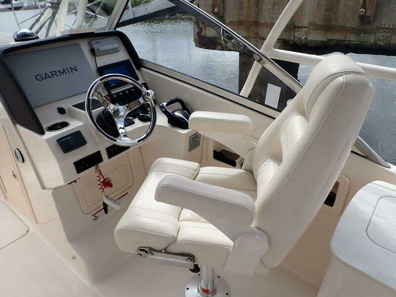 2021 Grady-White 275