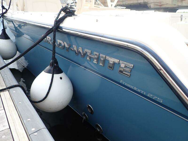 2021 Grady-White 275