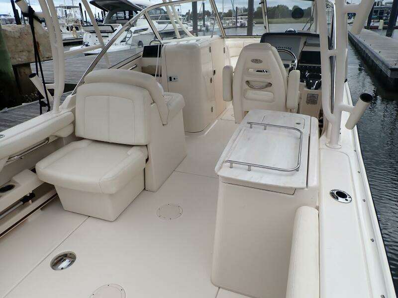 2021 Grady-White 275