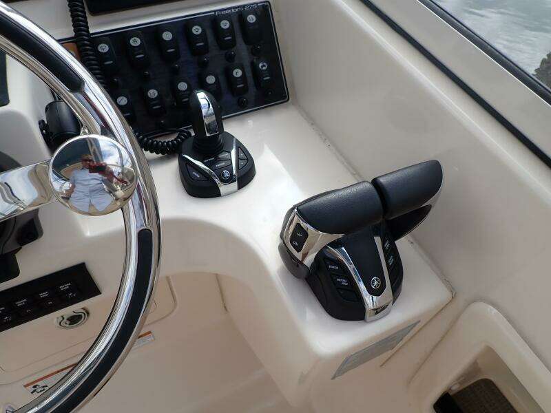 2021 Grady-White 275