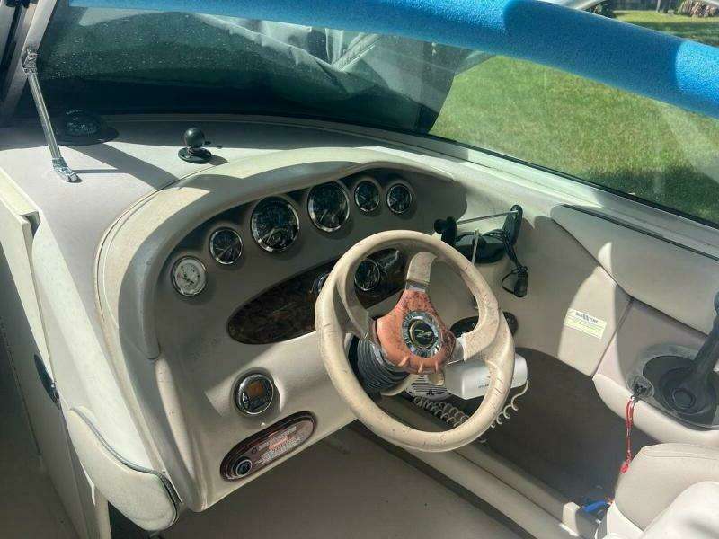 2003 Sea Ray 220 Bow Rider