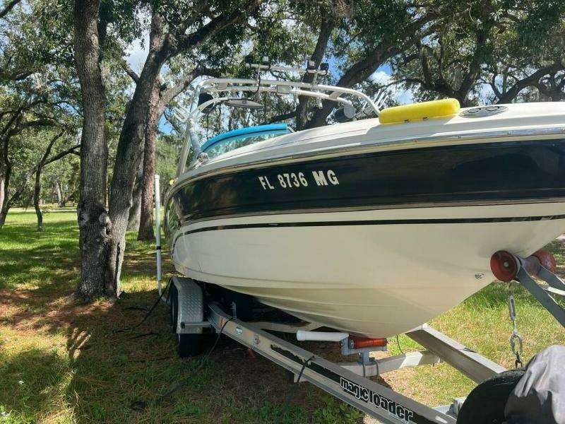 2003 Sea Ray 220 Bow Rider