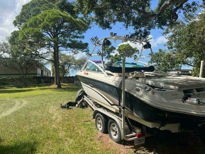 2003 Sea Ray 220 Bow Rider