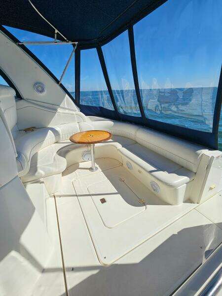 2004 Cruisers Yachts 370 Express