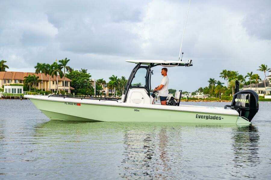 2018 Everglades 243 CC