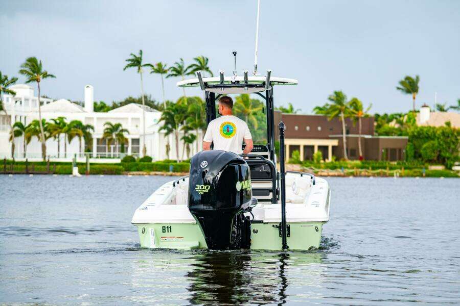 2018 Everglades 243 CC