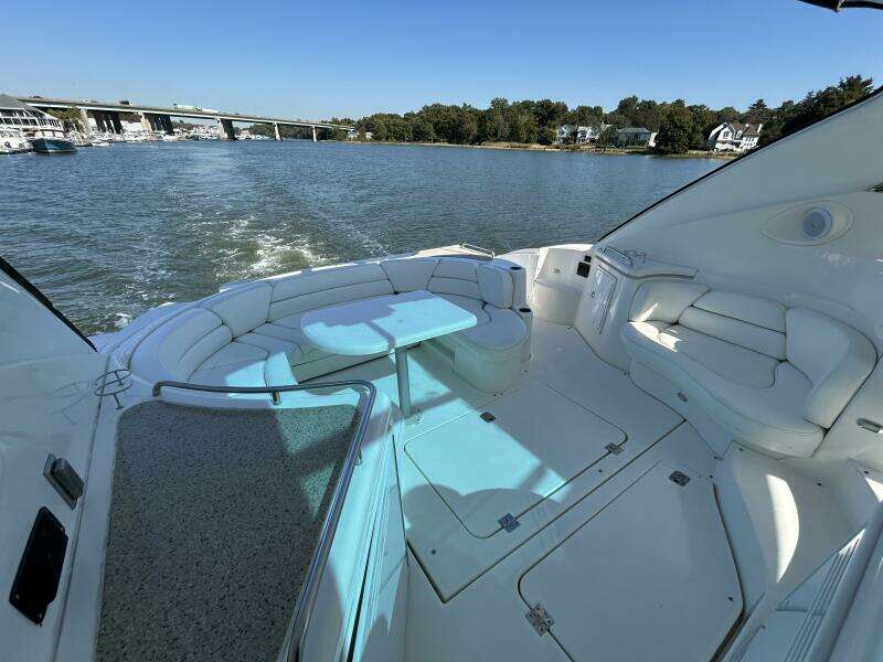 2003 Cruisers Yachts 540 Express