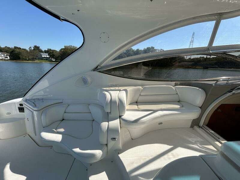 2003 Cruisers Yachts 540 Express