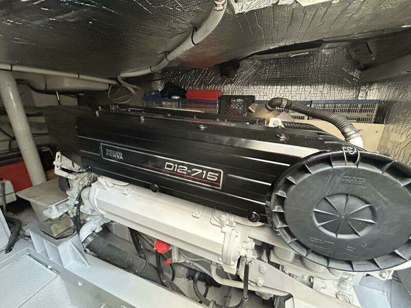 2003 Cruisers Yachts 540 Express