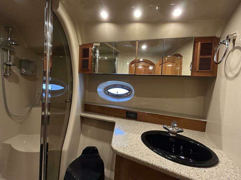 2003 Cruisers Yachts 540 Express