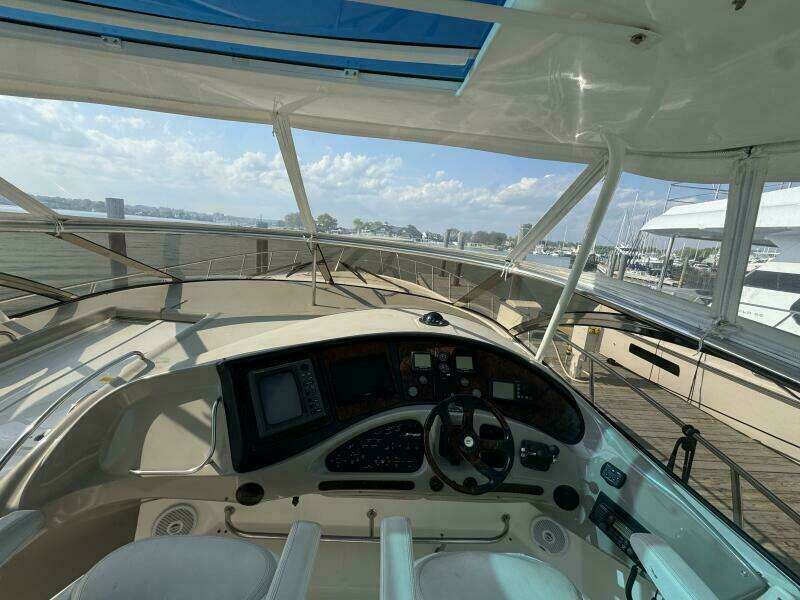 2003 Cruisers Yachts 540 Express