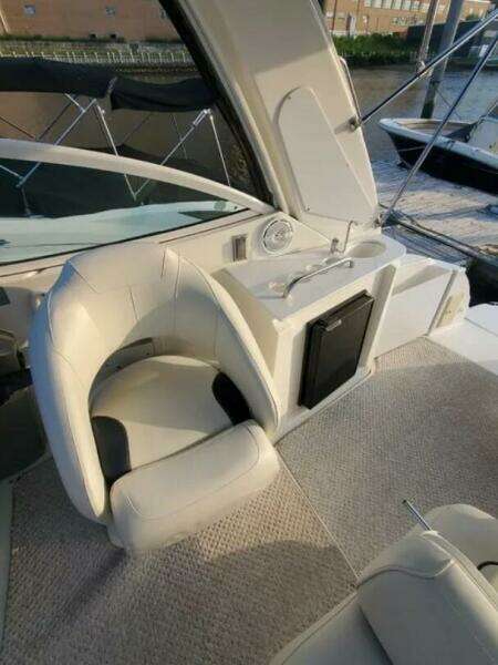 2007 Cruisers Yachts 310 Express