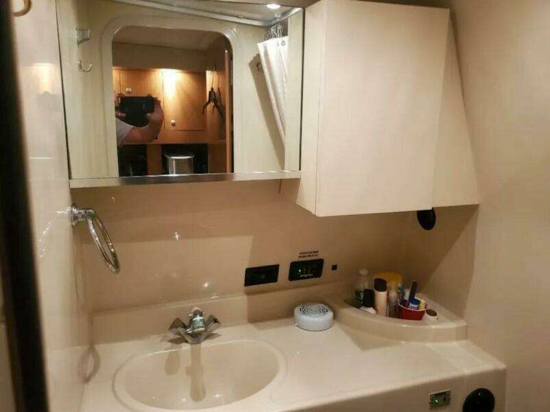 2007 Cruisers Yachts 310 Express