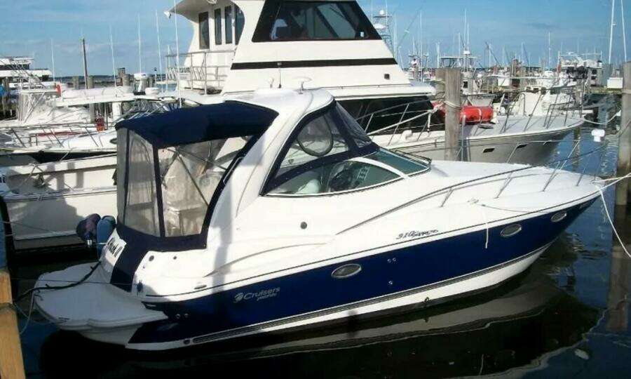 2007 Cruisers Yachts 310 Express
