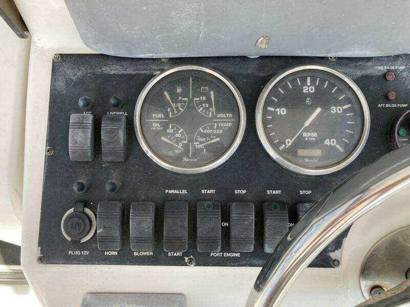 2006 Luhrs 280 Express Open