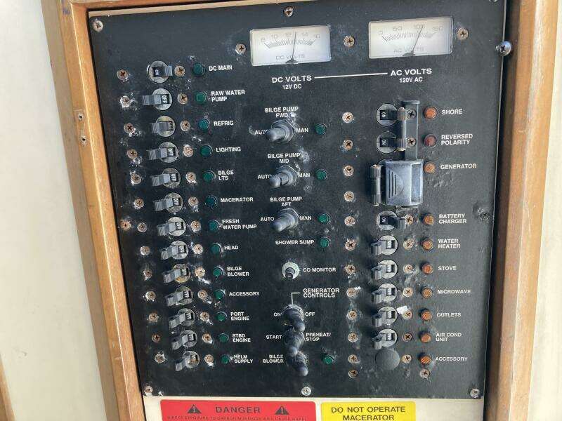 2006 Luhrs 280 Express Open