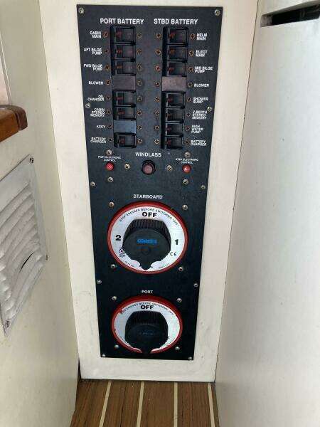 2006 Luhrs 280 Express Open