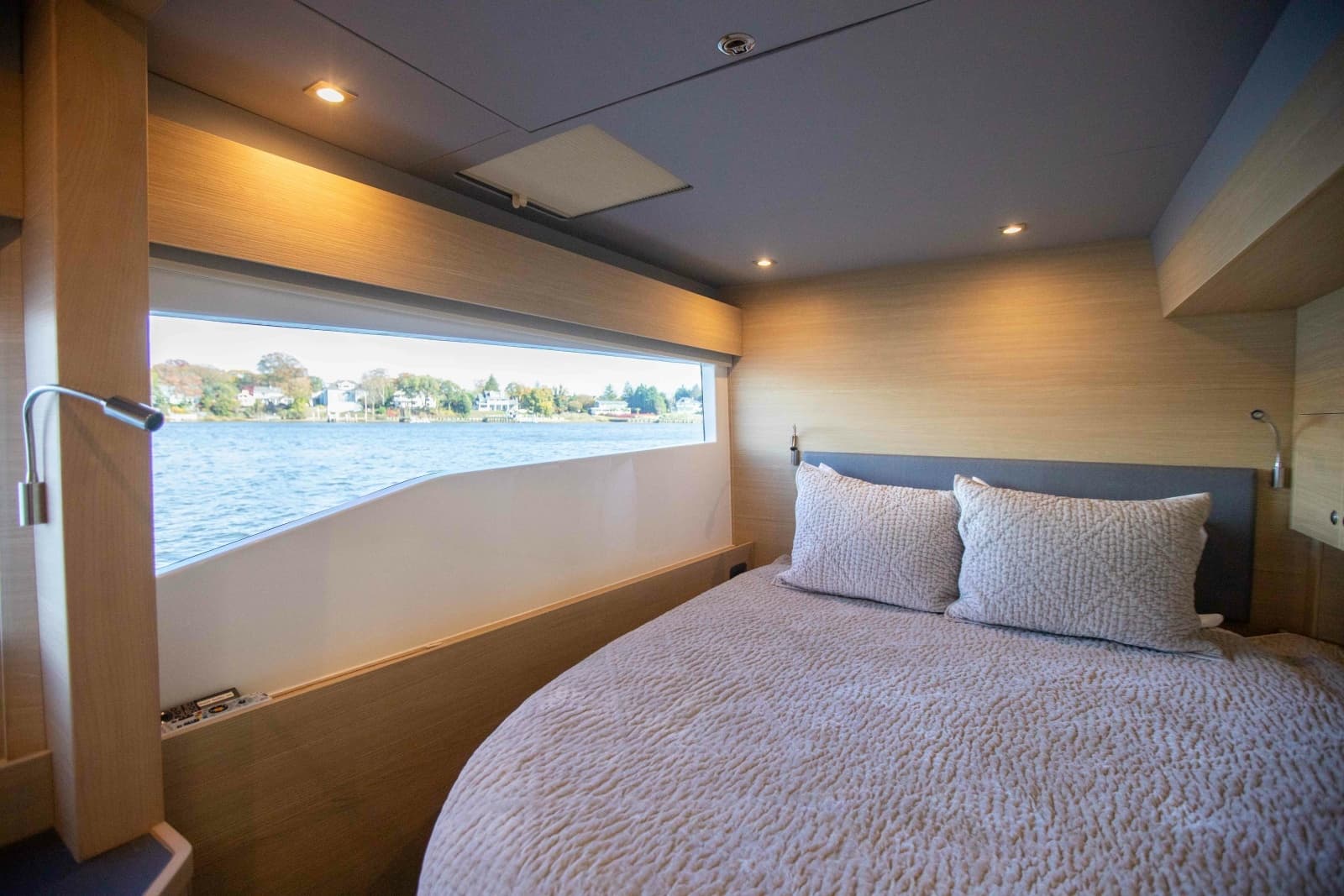 2023 Aquila 54 Yacht