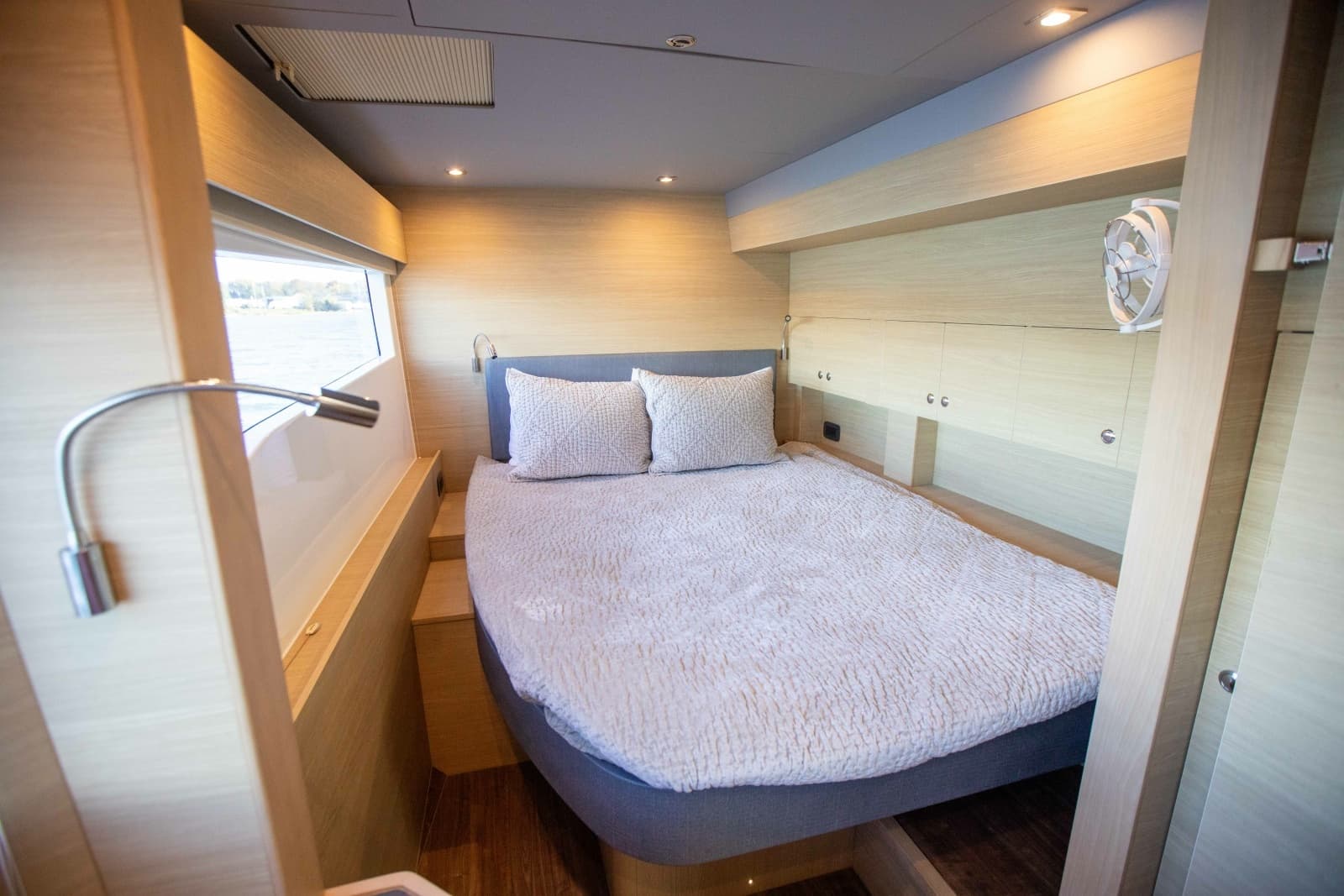 2023 Aquila 54 Yacht