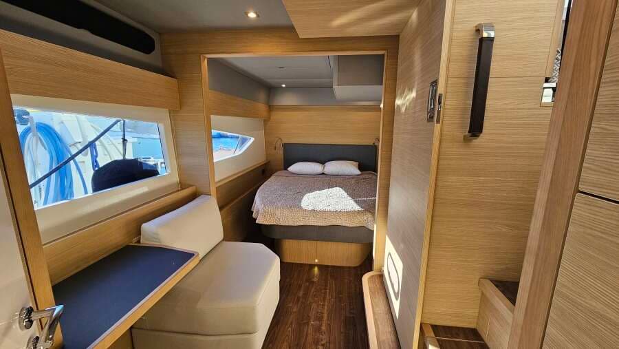 2023 Aquila 54 Yacht